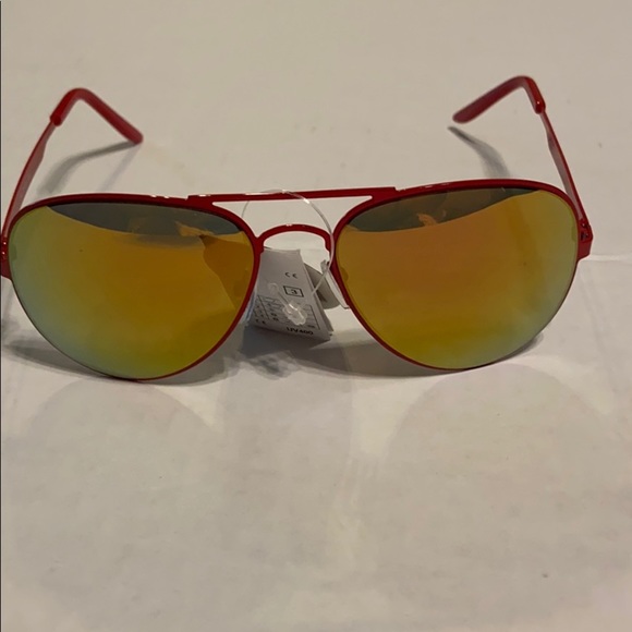 2 for $30 Red metal frame sunglasses - Picture 1 of 2